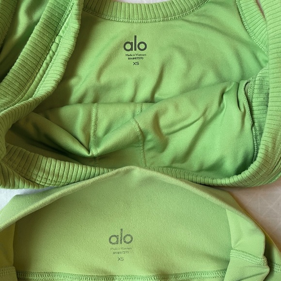 Alo Yoga 7” high waist airbrush biker shorts & wellness ribbed sports bra - Picture 3 of 7